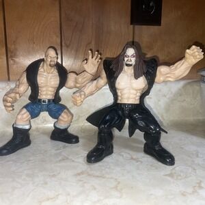 2 Vintage Maximum Sweat WWE Action Figures Stone‎ Cold Steve Austin & Undertaker